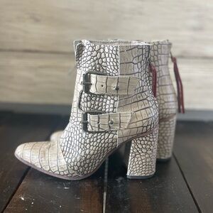 FB-JOEY beige croco 7.0 | Freebird Stores